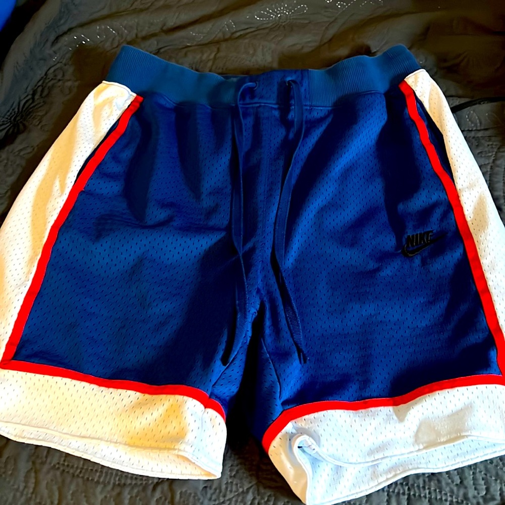 Men’s size medium Nike short brand new without tags never worn